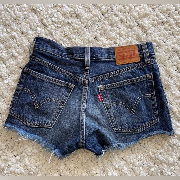 Levi’s denim shorts- size 25 - Picture 2 of 4